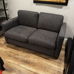 Love Seat/Sleeper Couch (Full Size Bed) 