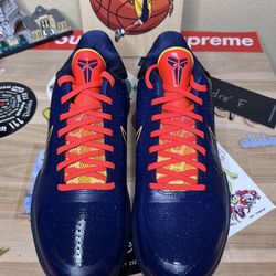 Kobe V Caitlin Clark - Size 8