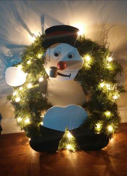 Frosty The Snowman Lighted Wooden Wall Wreath