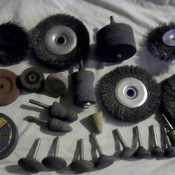 23 Grinding Stones and Wheels and other Pieces. See Pics.