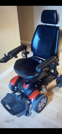 TITAN Electric Mobility Chair w/new Batteries & charger