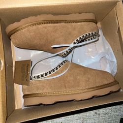 Boots Bear Paw Size 6 