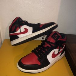 Jordan 1 Mid Bred Toe