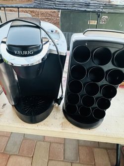 KEURIG COFFEE MAKER SET PERFECT CONDITION LIKE NEW 