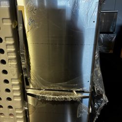 New Open Box 30 Inch Whirlpool Bottom Freezer Fridge 