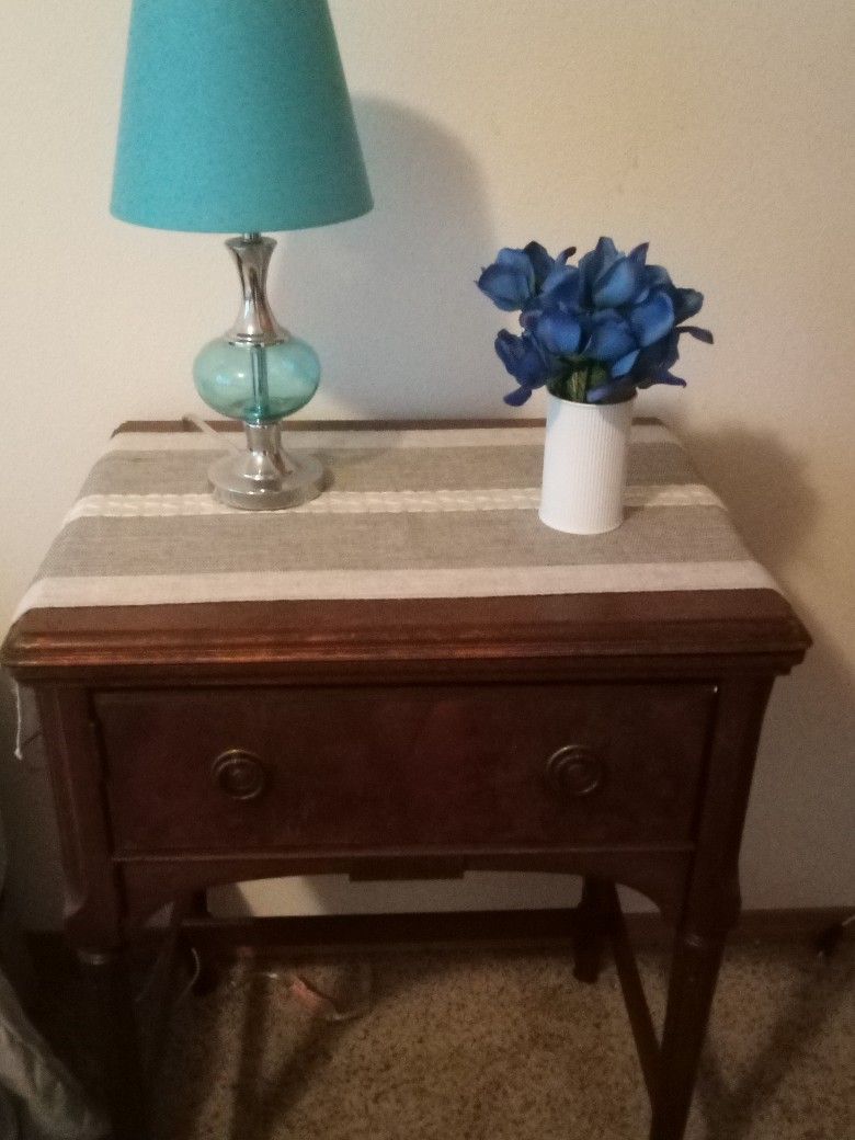 Antique Sewing Machine/End Table