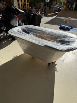 White Freestanding Bathtub
