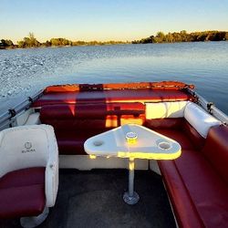 Crest pontoon 