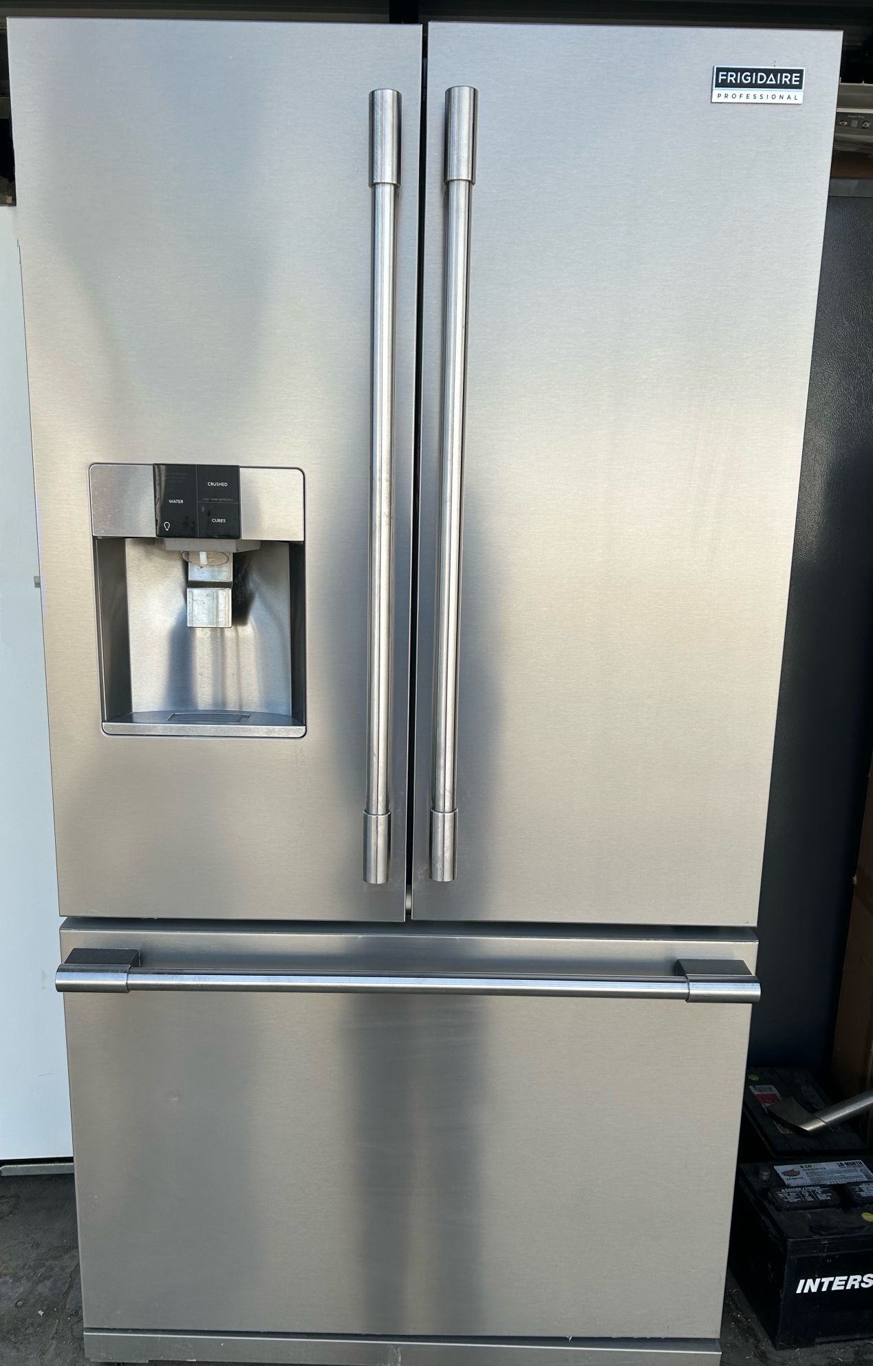 36” FRIGIDAIRE PROFESSIONAL REFRIGERATOR COUNTER-DEPTH STAINLESS STEEL “BEAUTIFUL “