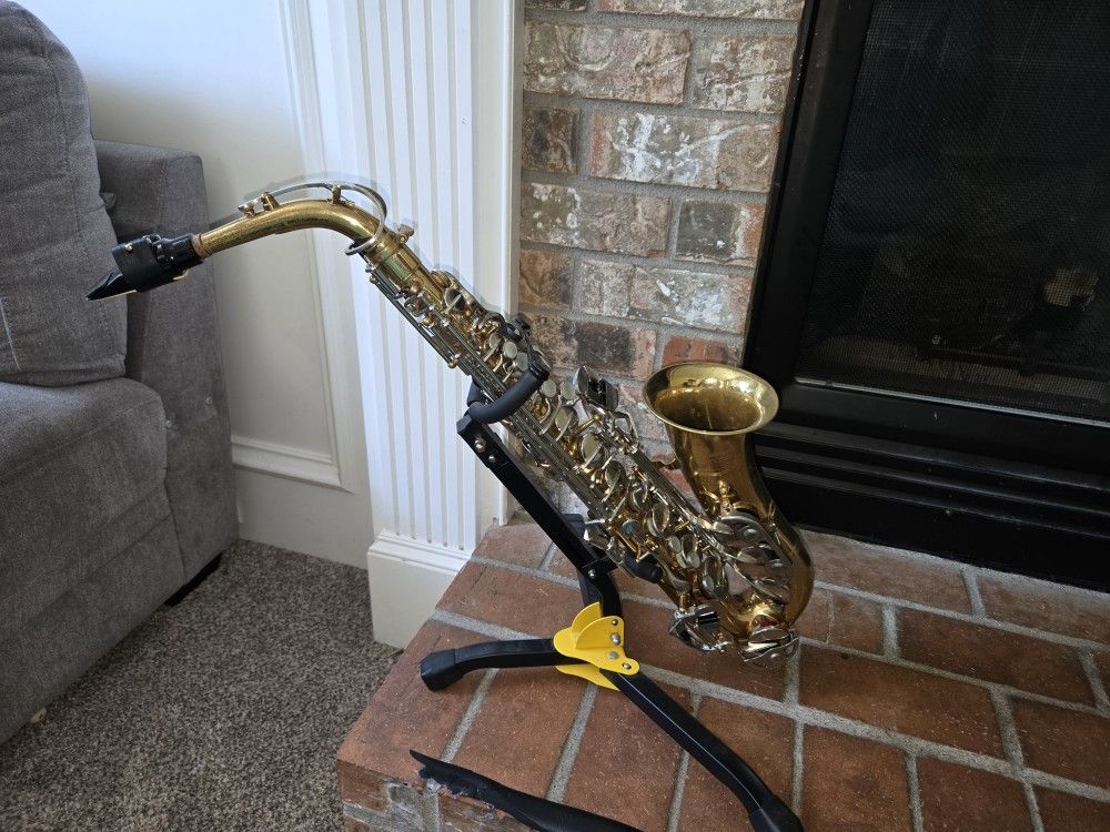 Saxophone with Stand And Case