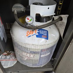 Almost New PROPANE TANK WITH TEMP GAUGE!
