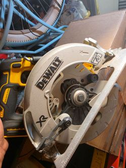 Dewalt 20v max/XR 7-1/4" circular saw (tool only)