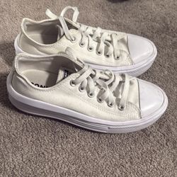 Converse platform tennis shoes