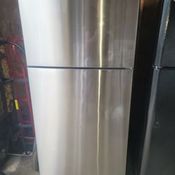 FRIGIDAIRE STAINLESS REFRIGERATOR 