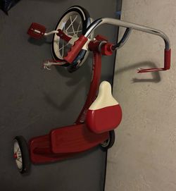 Radio Flyer, Classic Red Dual Deck Tricycle, 12" Front Wheel, Red, Kids Ages 2.5 - 5 Years