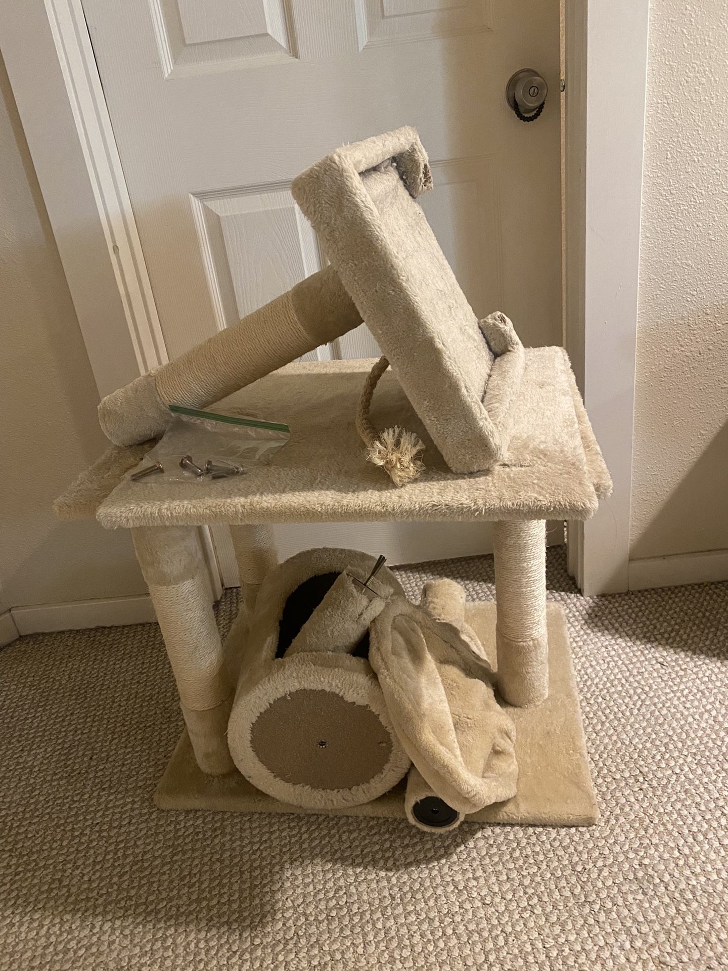FREE Cat tree for Sale in WA OfferUp