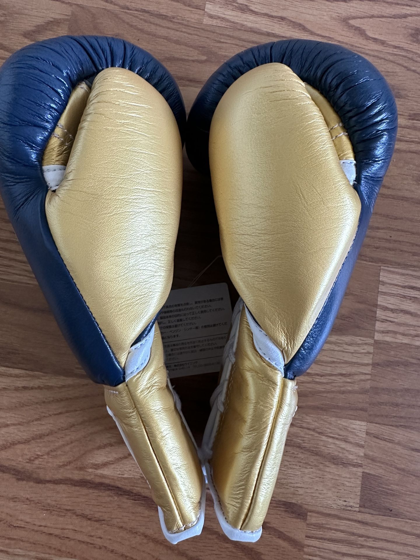 (BRAND NEW) Winning Boxing Gloves (10oz. Custom Navy/Gold, LaceUp) for