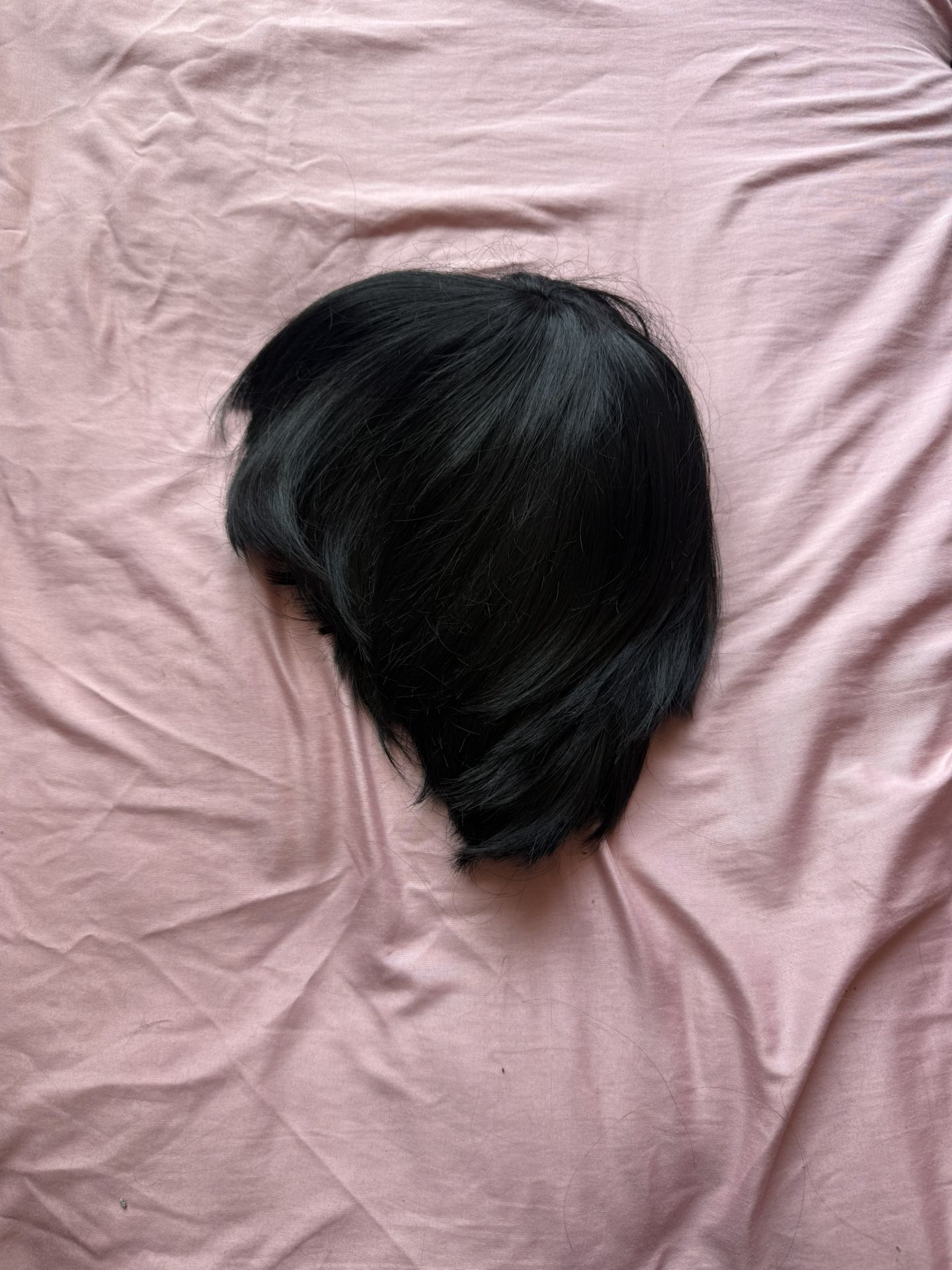 SHORT BLACK WIG