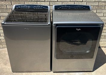 Whirlpool Cabrio washer and dryer set W/STEAM