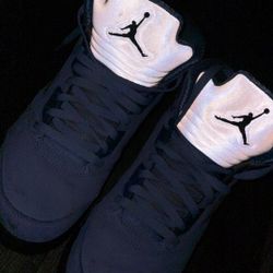 jordan 5 UNC  size 10.5