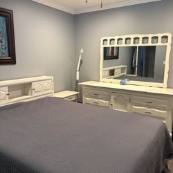 6 Piece Queen Size Bedroom Set