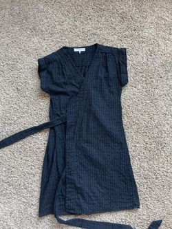 Frame black short sleeves short wrap dress size Can