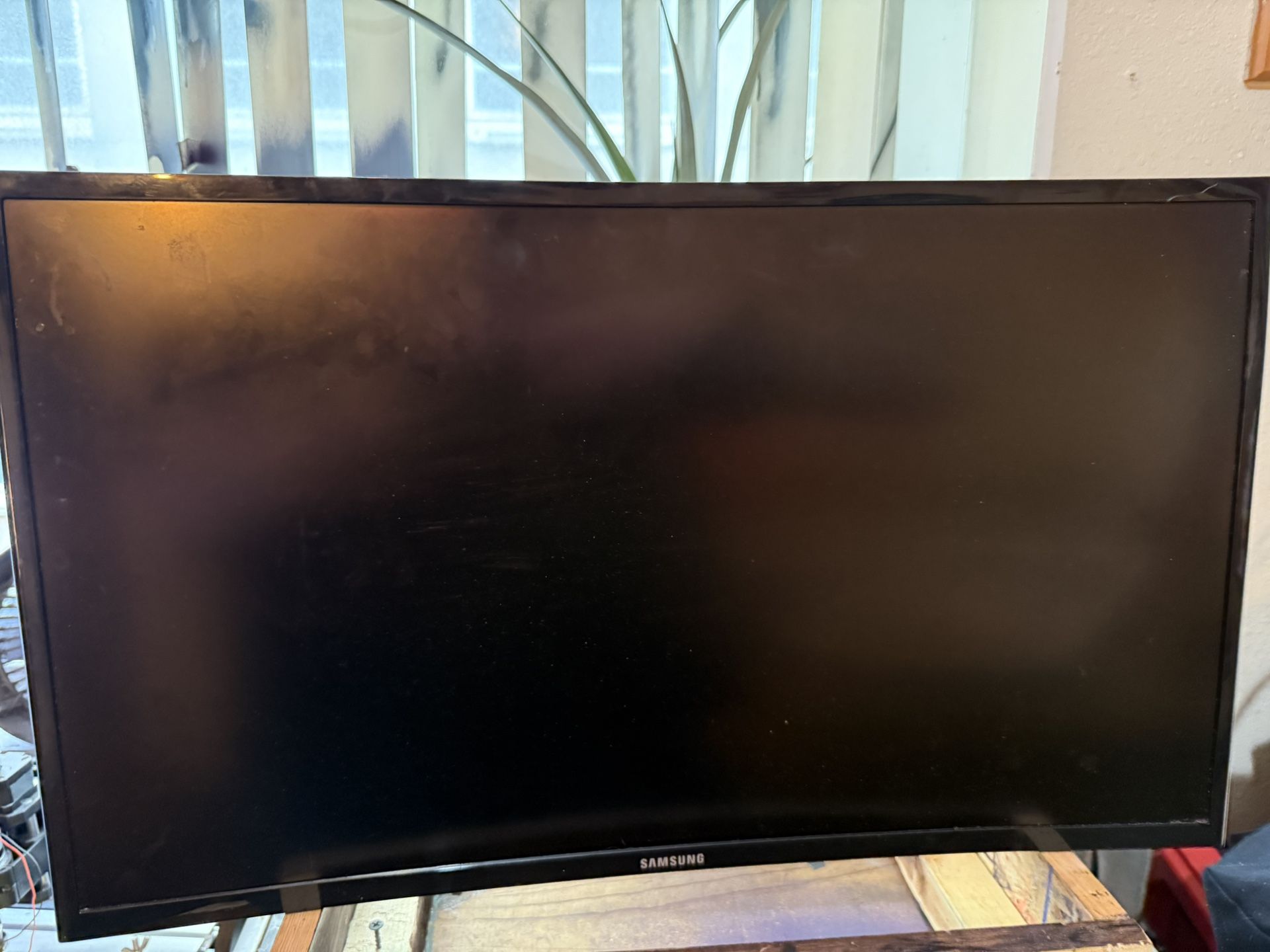 27 Inch Curved Samsung Monitor 1080P FHD