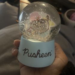Pusheen snow globe
