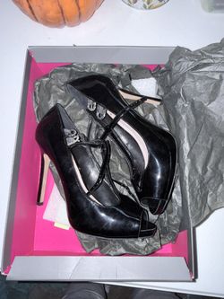 Vince Camuto black patente high heal Size 7 1/2