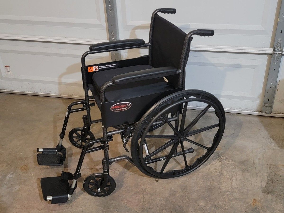 EVEREST & JENNINGS ADVANTAGE LX WHEELCHAIR