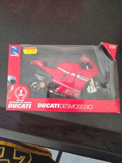 Casey Stoner #27 Ducati Desmosedici 1/12 Scale