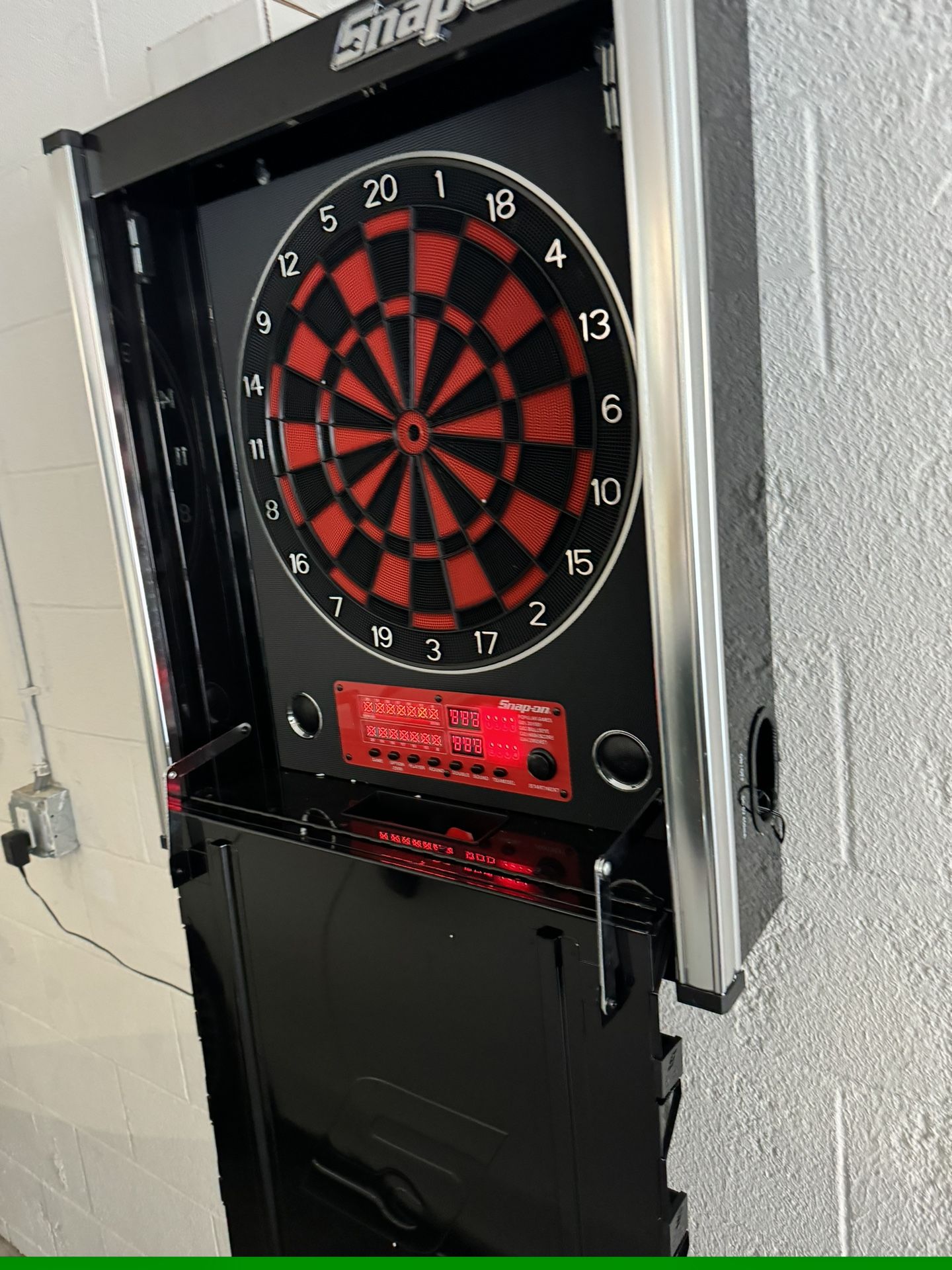 Snap On Tool Box DART BOARD