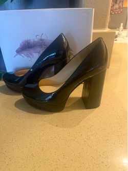 Jessica Simpson black patent leather pumps/heels