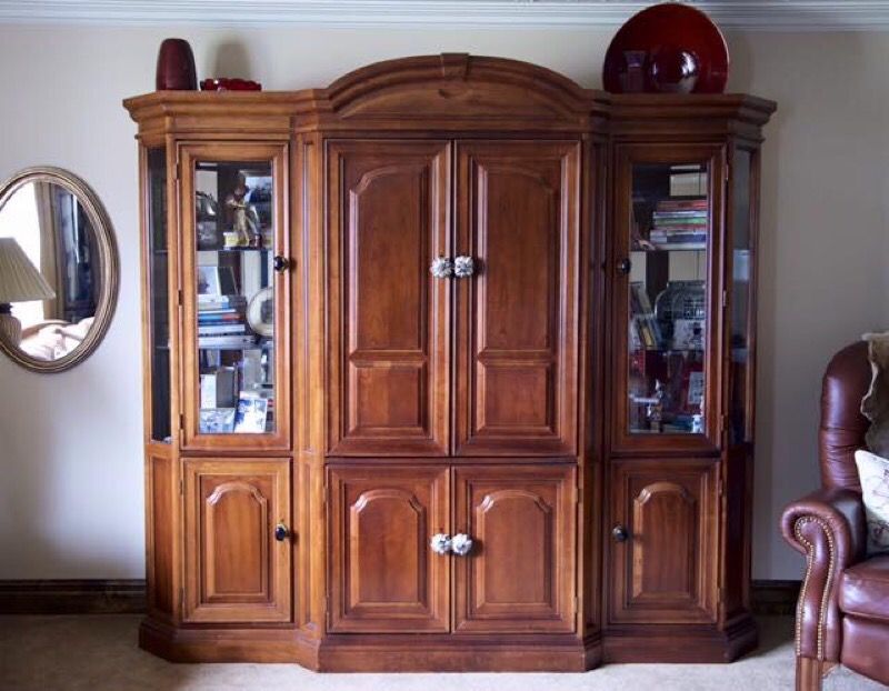 Hooker Furniture: 3 Piece Wooden Curio Set