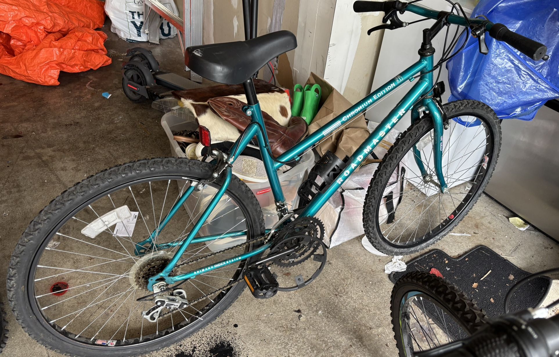 Adult Mountain Bike - GREAT PRICE FOR IMMEDIATE PICKUP 