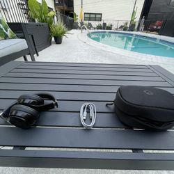 Black Beats Studio 4.0 (with charger and case)