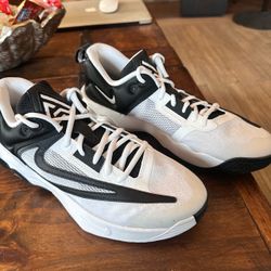 ♥️♥️Brand New NIKE GIANNIS IMMORTALITY 3 , Tennis Shoes Size 10 Men’s ♥️♥️