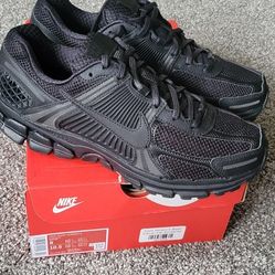 Nike Zoom Vomero 5 Black
