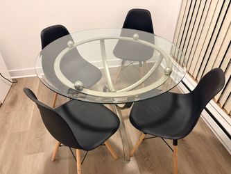 Glass round table with 4 chairs