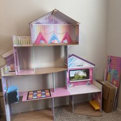 Barbie Doll House 