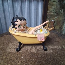 Vintage Betty Boop Taking A Bath In Bathtub Porcelain Figurine