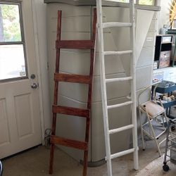 2 Blanket Ladders