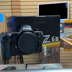 Nikon Z6 III < Open Box 