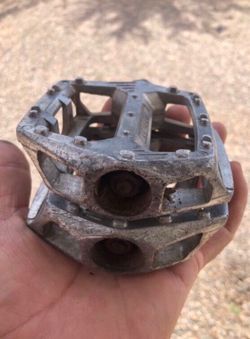 VP 550 Pedals 1/2