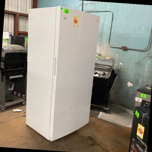 Frigidaire 20 ft.³ upright freezer FFFU20F2VW 087J