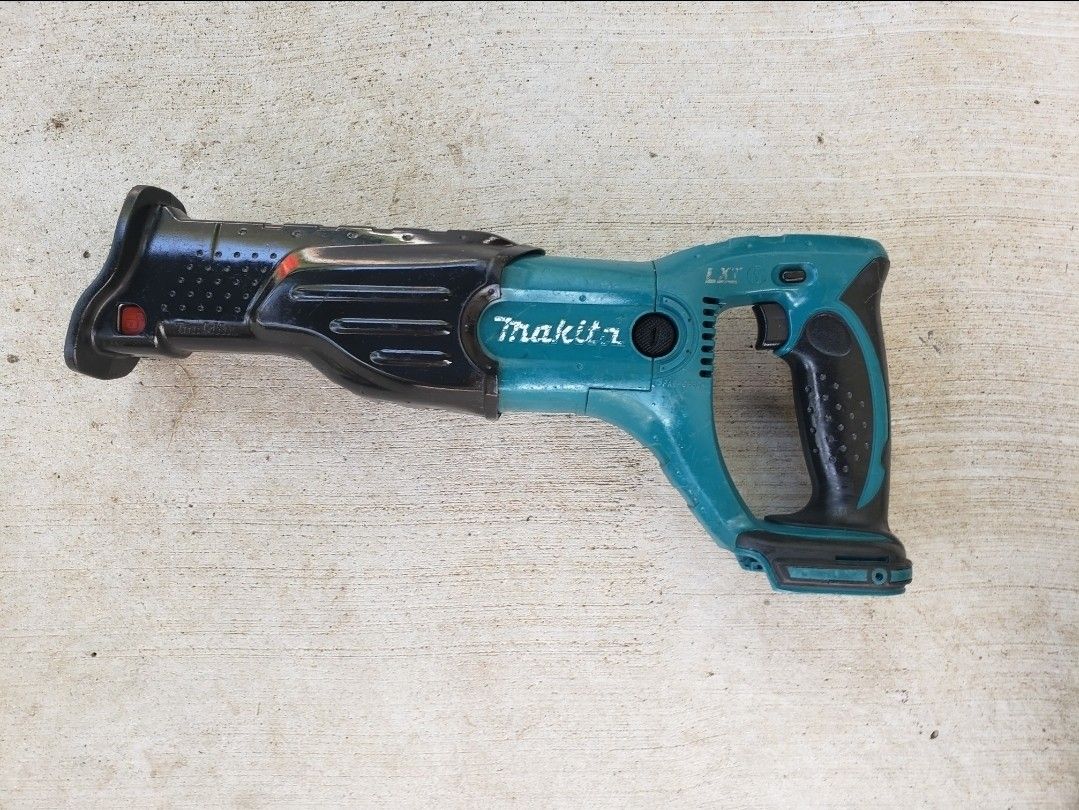 Makita sawzall 18v only tool ,solo herramienta nada más firme and yes still available