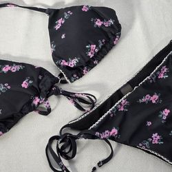 Two Piece Women’s Bathing Suit w/Floral Design  - Women’s Medium 