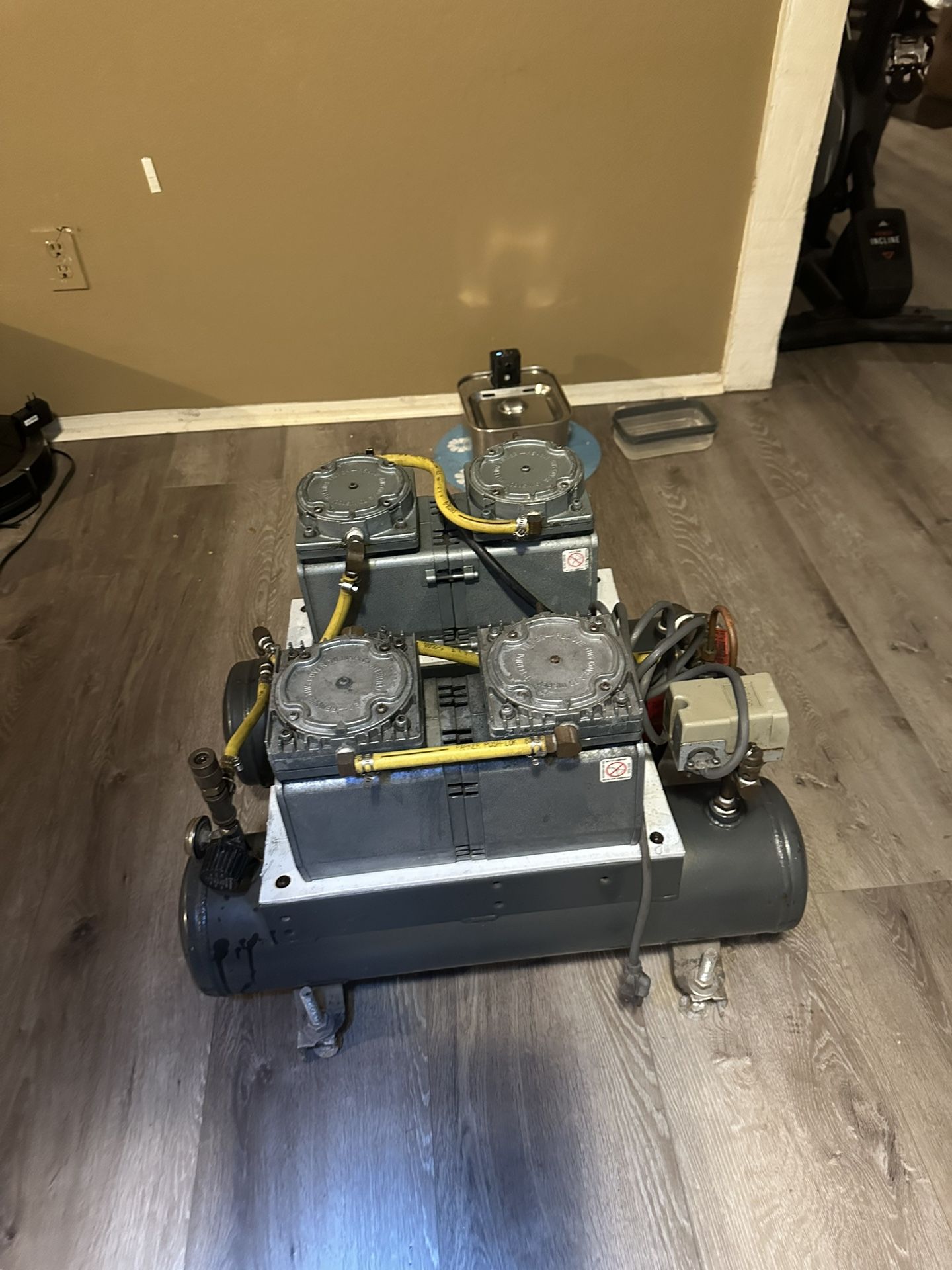 Gast Compressor Specialized Application For Medical, Dental, Tattoo, Air Brushing , Custom Painting Ect $200