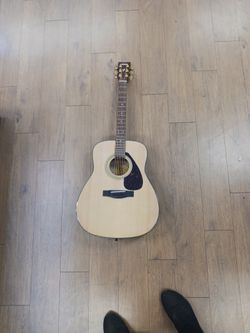 Yamaha Acoustic  6string Guitar 