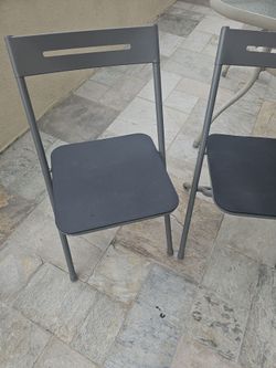 4 stackable chairs